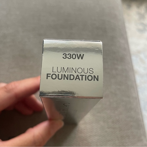 NEW Anastasia Beverly Hills Luminous Foundation 330W - Picture 2 of 7